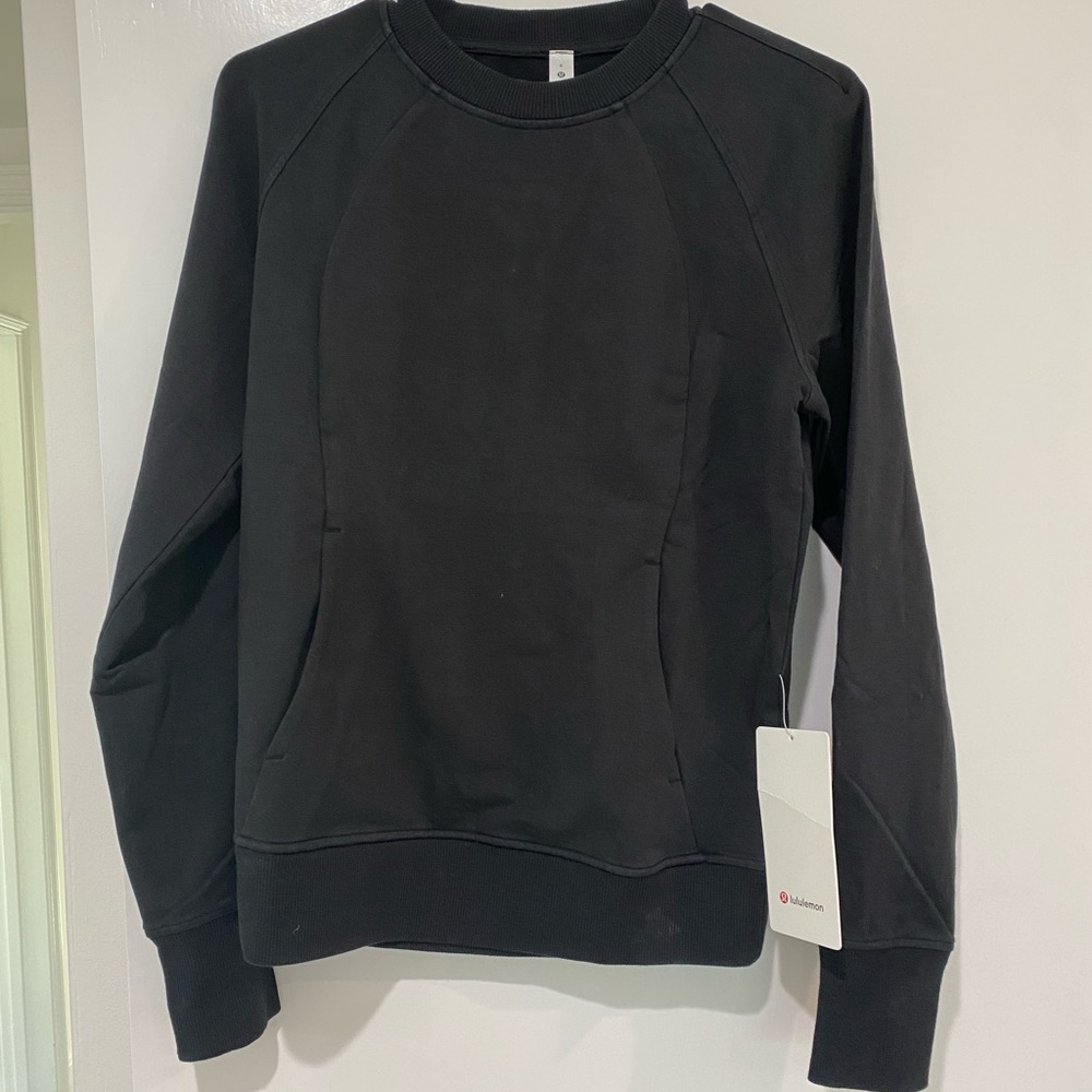 NWT -  Lululemon Scuba Crew 6 - Black